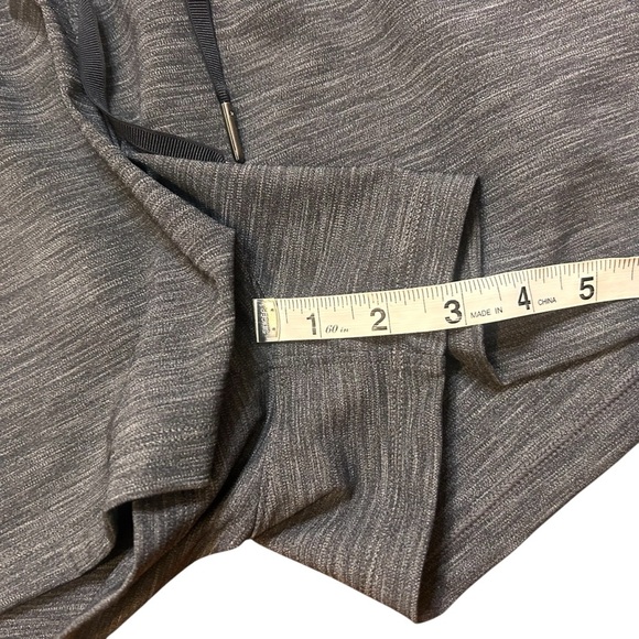 Lululemon On The Fly Short (3") Heathered Black Luxtreme- Size 6 - Picture 8 of 12